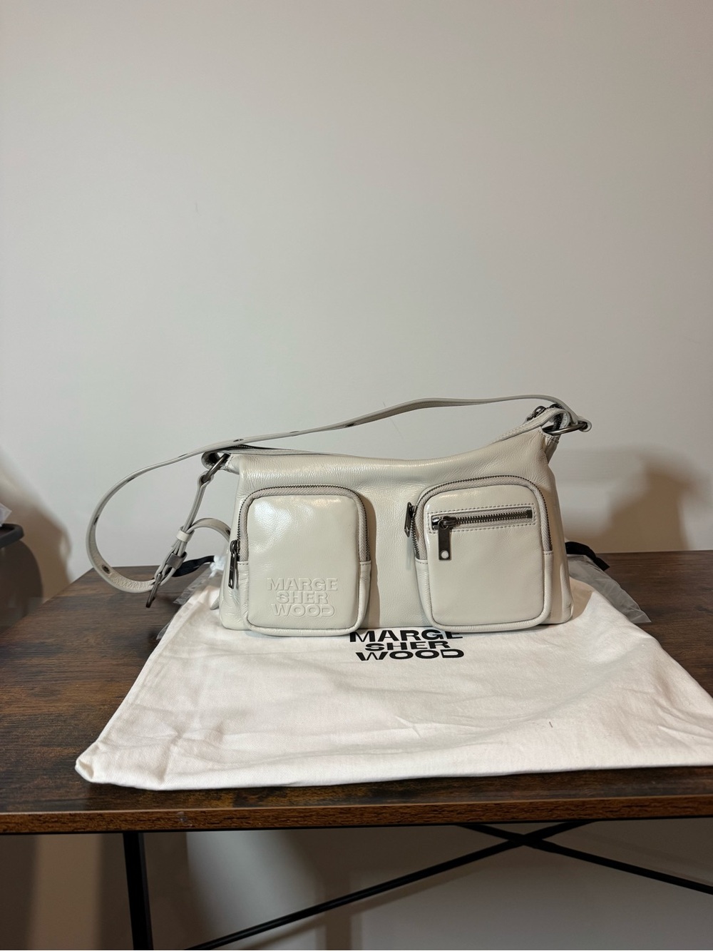 Marge Sherwood Outpocket Hobo in light grey glossy